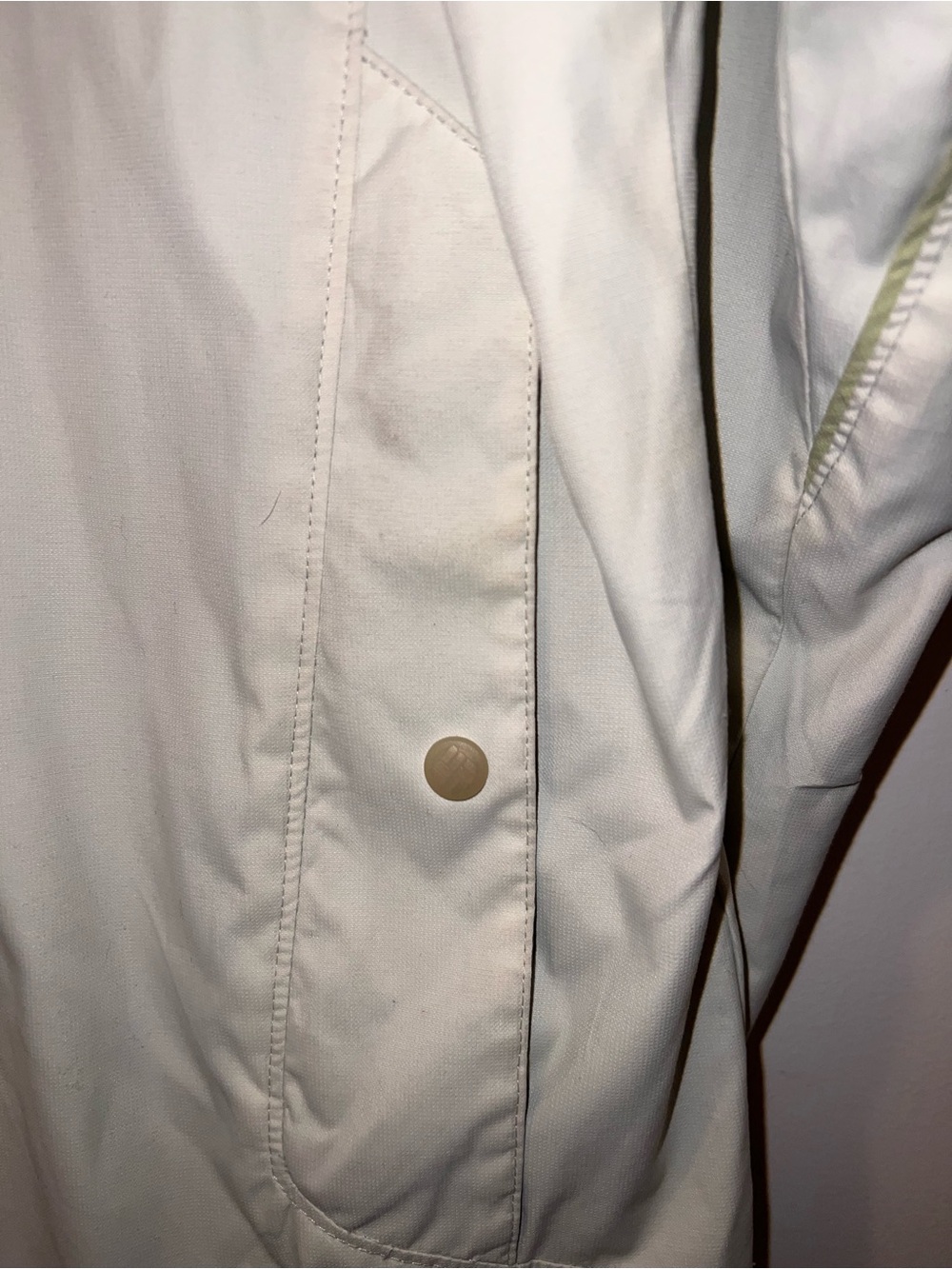 Columbia Cream Hooded Windbreaker with Pale Green Lining - Picture 4 of 7